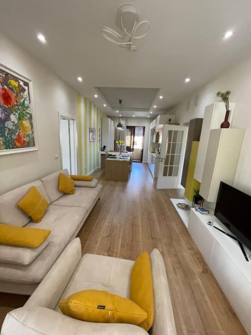 Sun Apartment In The Heart Of Tiranë Ngoại thất bức ảnh